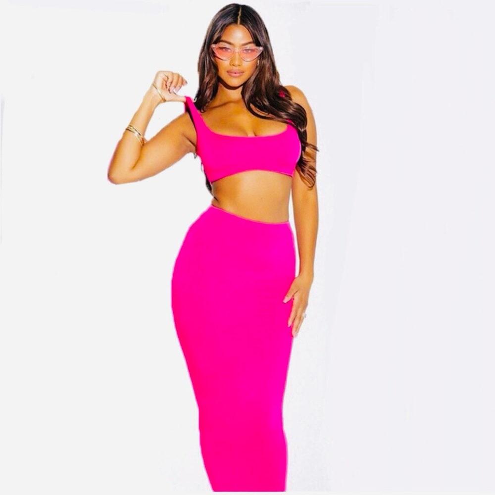 Brand New w/Tags-Naked Wardrobe cropped tank skirt set in Barbie Pink. Size M